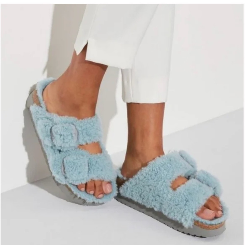 Papillio Arizona Teddy Shearling
Birkenstock 37 US 6-6.5 NEW 
Aqua Sandals